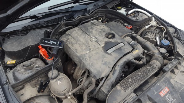 &laquo;Когда 1,6 литра лучше, чем 2,0 литра&raquo;. Тестируем пусковой бустер размером со смартфон