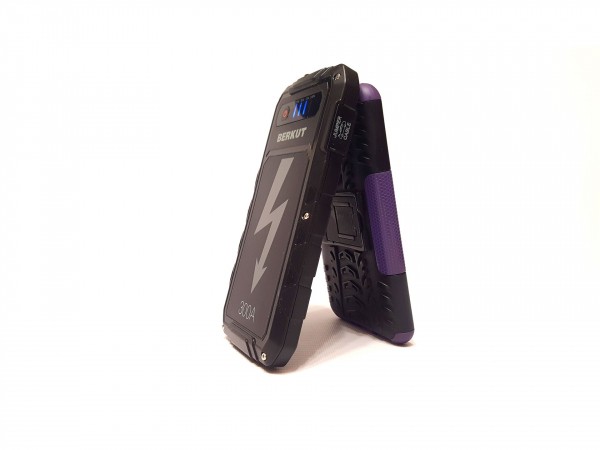 &laquo;Когда 1,6 литра лучше, чем 2,0 литра&raquo;. Тестируем пусковой бустер размером со смартфон