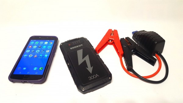 &laquo;Когда 1,6 литра лучше, чем 2,0 литра&raquo;. Тестируем пусковой бустер размером со смартфон