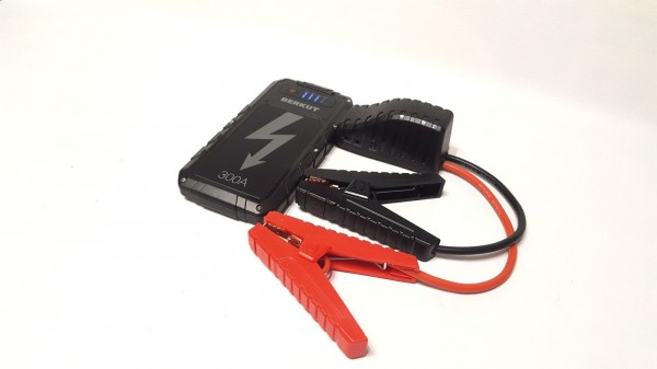 &laquo;Когда 1,6 литра лучше, чем 2,0 литра&raquo;. Тестируем пусковой бустер размером со смартфон