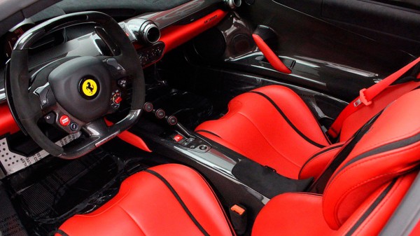 На продажу выставлен один из 499 супергибридов Ferrari LaFerrari 