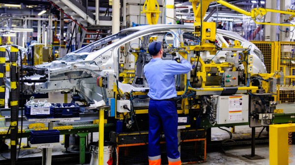 Компания Ford отменяет летние каникулы на большинстве своих заводов