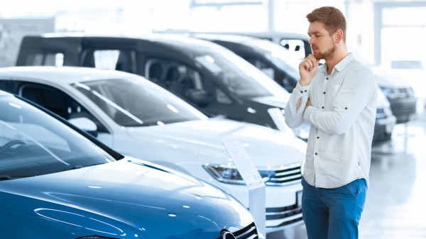 Автоэксперт Дмитрий Попов назвал три главных критерия при выборе автомобиля