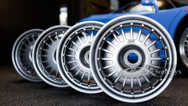 Колёсные диски Bugatti по цене самого дорогого автомобиля Lada уйдут с молотка