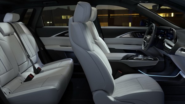 Cadillac представил серийную версию электрокроссовера Cadillac Lyriq