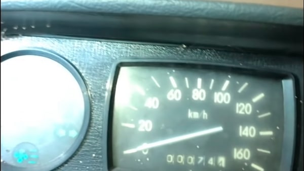 Блогер обнаружил абсолютно новый &laquo;Запорожец&raquo; в заваренном гараже