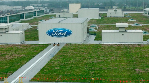 Компания Ford отменяет летние каникулы на большинстве своих заводов