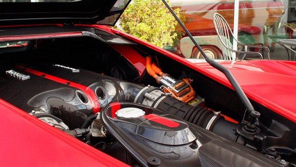 На продажу выставлен один из 499 супергибридов Ferrari LaFerrari 