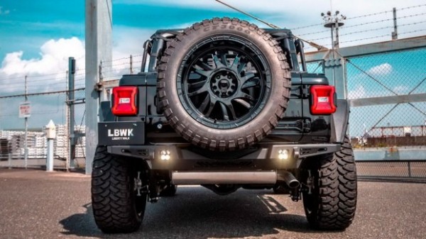 Ничего &laquo;лишнего&raquo;: Jeep Wrangler от Liberty Walk