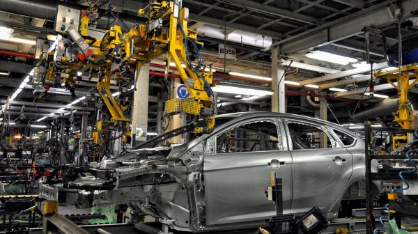 Компания Ford отменяет летние каникулы на большинстве своих заводов