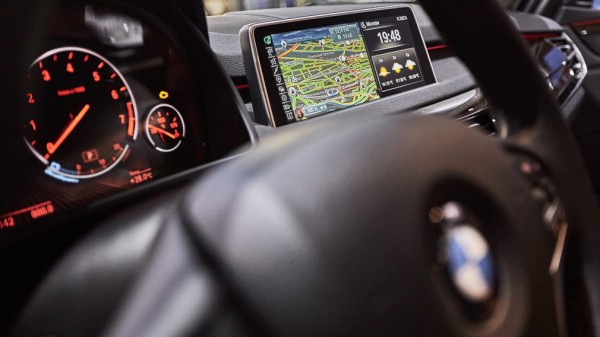 Автомобили BMW в РФ смогут предупреждать водителей о дорожных камерах