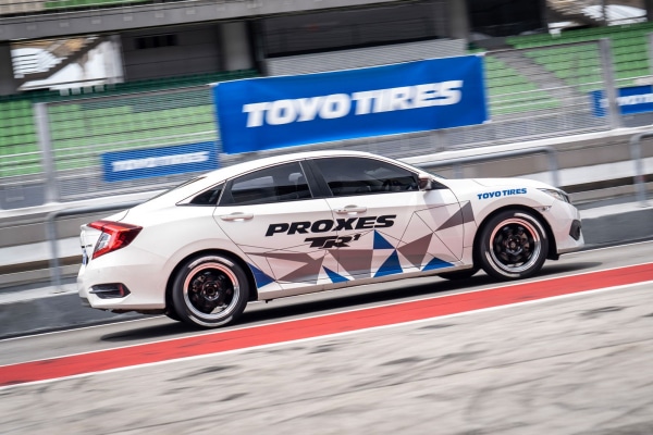 Асимметричный рисунок протектора: просто для красоты или не только? Разбираемся вместе с Toyo Tires