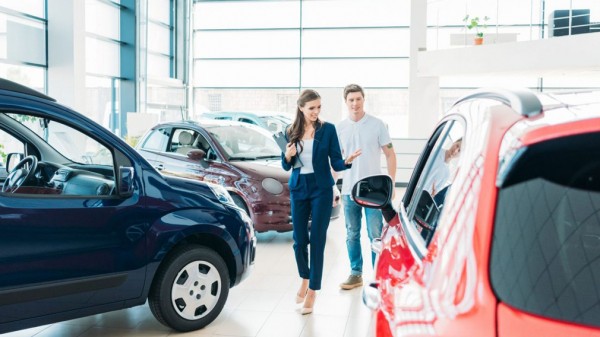 Автоэксперт Дмитрий Попов назвал три главных критерия при выборе автомобиля