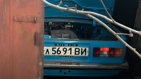 Блогер обнаружил абсолютно новый &laquo;Запорожец&raquo; в заваренном гараже