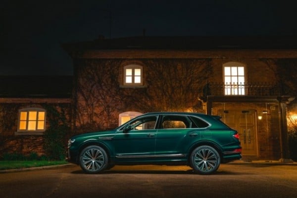 Зеленей не бывает: Bentley Bentayga Hybrid от Mulliner