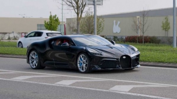 Bugatti La Voiture Noire на дорогах общего пользования