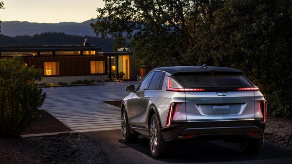 Cadillac представил серийную версию электрокроссовера Cadillac Lyriq