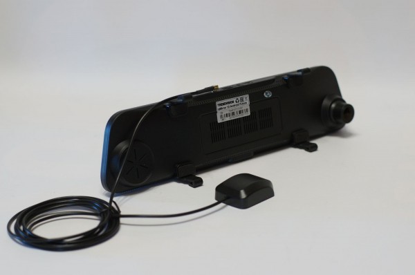 Дооснащаем машину полезными функциями без вмешательства в интерьер. Android-зеркало в автомобиле &ndash; насколько это удобно?