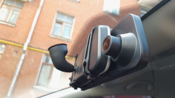 Дооснащаем машину полезными функциями без вмешательства в интерьер. Android-зеркало в автомобиле &ndash; насколько это удобно?