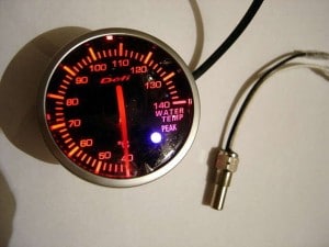 Где установлен датчик температуры двигателя