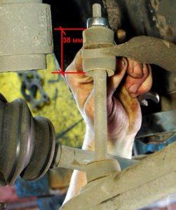 Как самостоятельно заменить стойки стабилизатора