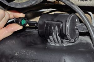 Как заменить топливный фильтр на Калине самому