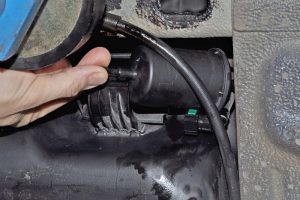 Как заменить топливный фильтр на Калине самому