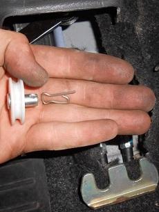 Как заменить трос стояночного тормоза