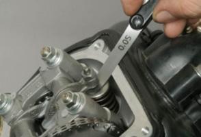 На холодную начал стучать двигатель?