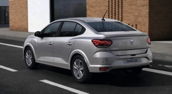 Наш новый Renault Logan: первые фото салона и подробности