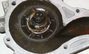 Насос охлаждающей жидкости: устройство и принцип работы