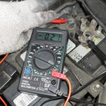 Не работает указатель топлива или датчик топлива неправильно показывает уровень: причины, диагностика и способы устранения проблемы