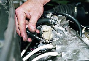 Основные признаки неисправности датчика положения дроссельной заслонки ВАЗ: как проверить ДПДЗ и заменить датчик