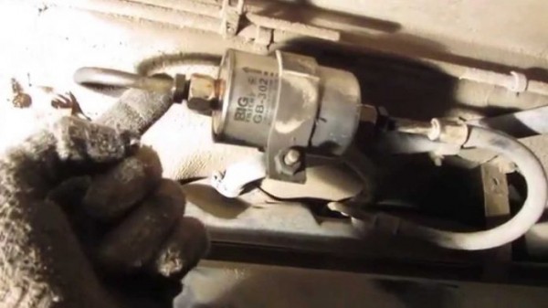 Замена топливного фильтра: где стоит топливный фильтр и как его заменить