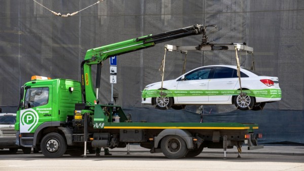 С начала весны 2021 года на штрафстоянки Москвы увезли около 1000 роскошных авто