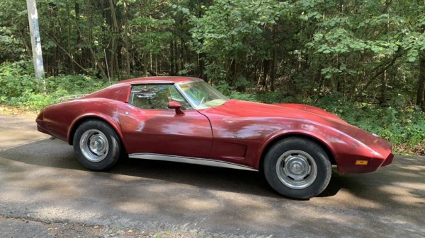 В России продают спорткар Chevrolet Corvette 1976 года с минимальным пробегом
