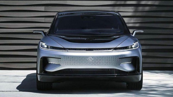 Серийный электрокар FF 91 от Faraday Future оборудовали 27-дюймовым экраном