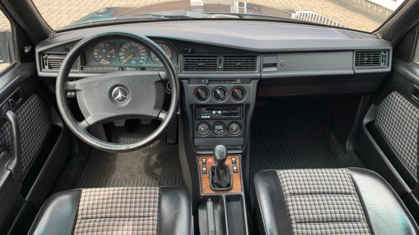 Уникальный Mercedes-Benz 190E 2.5-16 Evolution выставлен на продажу