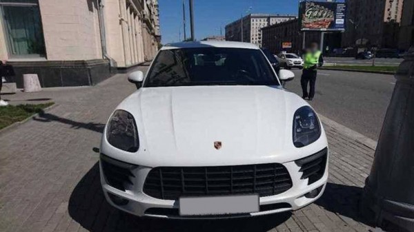 С начала весны 2021 года на штрафстоянки Москвы увезли около 1000 роскошных авто