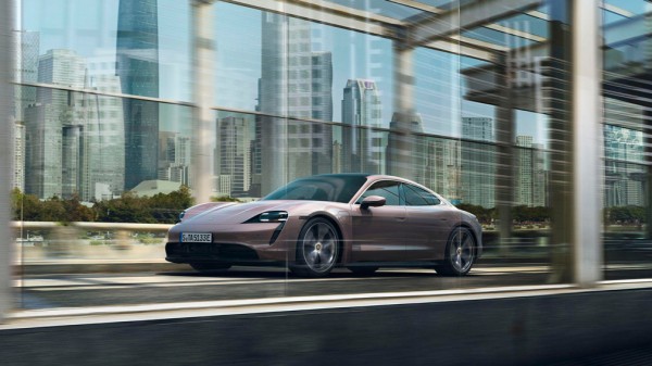 Porsche намерена выпустить две новые версии электрического Taycan