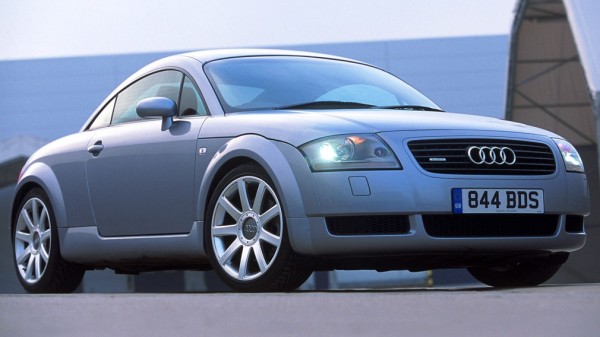 Toyota Celica стала самым популярным подержанным спорткаром в РФ в 2021 году