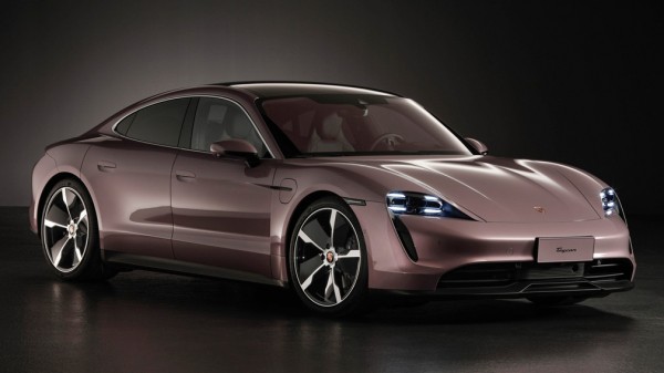 Porsche намерена выпустить две новые версии электрического Taycan