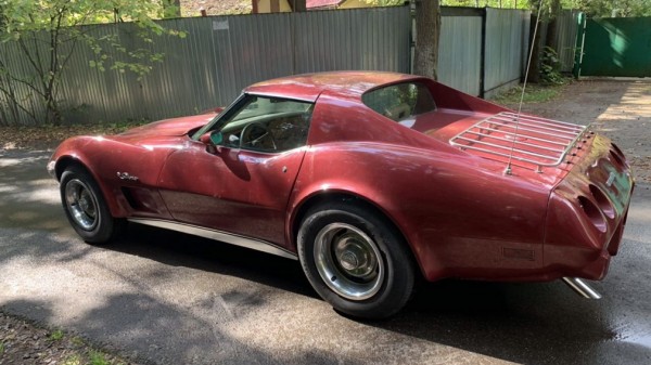 В России продают спорткар Chevrolet Corvette 1976 года с минимальным пробегом