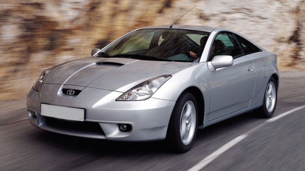 Toyota Celica стала самым популярным подержанным спорткаром в РФ в 2021 году