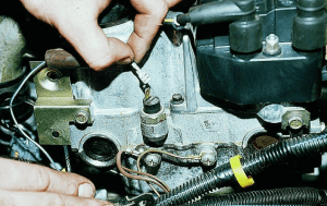 Датчики давления масла в двигателе: виды, особенности и способы проверки