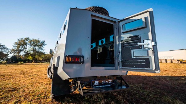 На базе внедорожника Toyota Land Cruiser построили восьмиместный броневик 