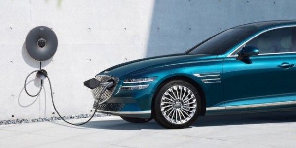 Когда дебютирует первый электрокроссовер Genesis?