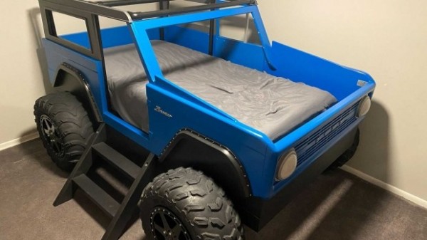 Одержимый папа построил сыну уникальную кровать