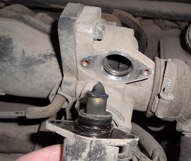 Почему двигатель глохнет при торможении