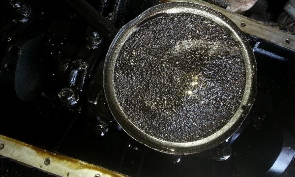 Почему загорается лампочка давления масла